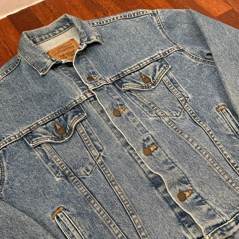 Vintage 90s Made in USA Levi Strauss Blue Trucker Classic Denim Jacket